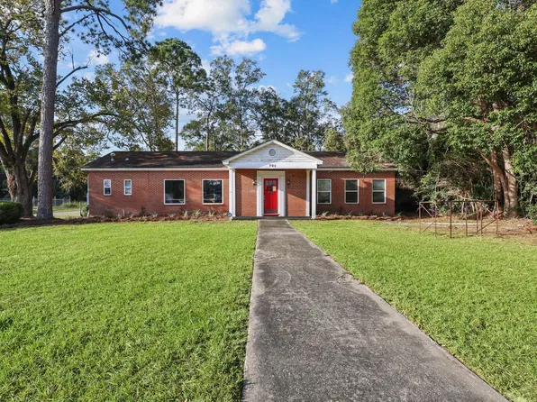 792 E Cherry St, Jesup, GA 31546
