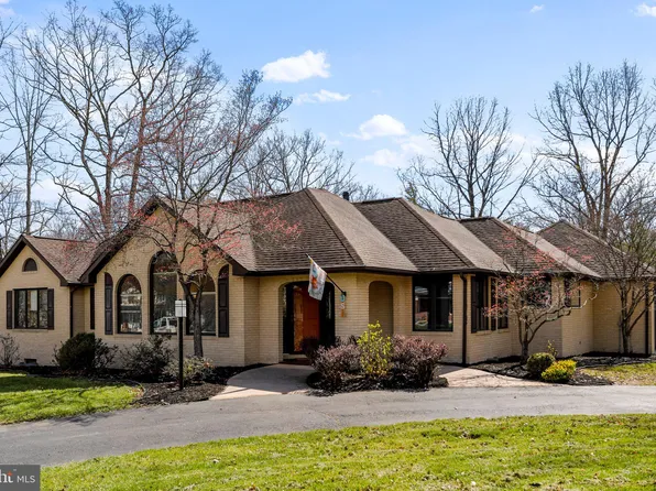 21 Catamaran Ct, Ridgeley, WV 26753