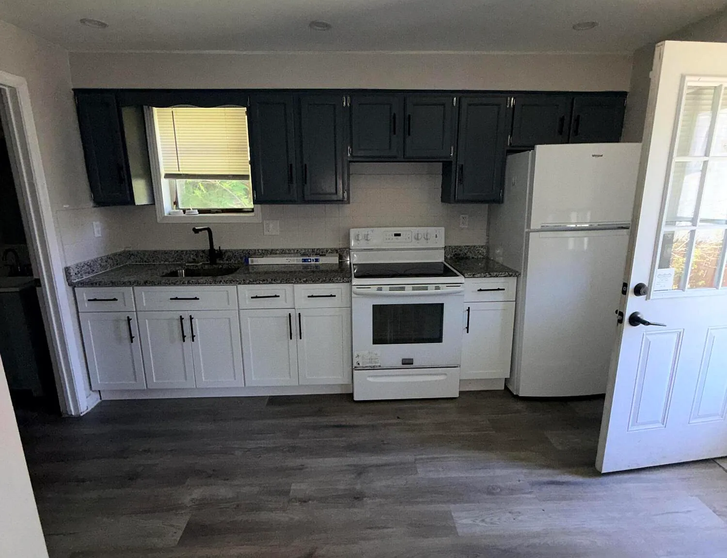 1 bed, 1.0 bath, 350 sqft, $990 — Photo 1