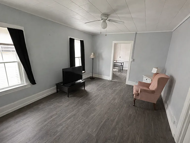 2519 Genesee St — Photo 2