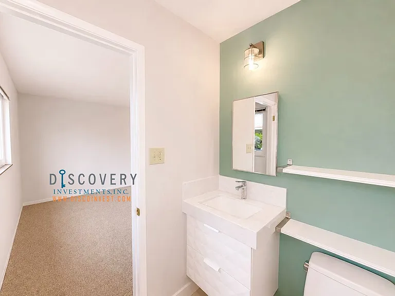 Bancroft Ave. 562 — Photo 26