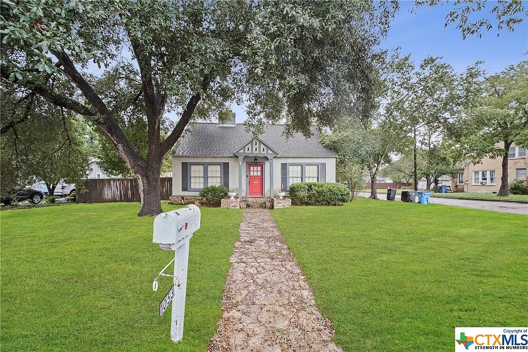 1053 E College St, Seguin, TX 78155 Zillow