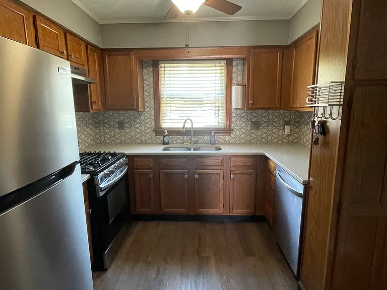 6146 Winfield Ct — Photo 5