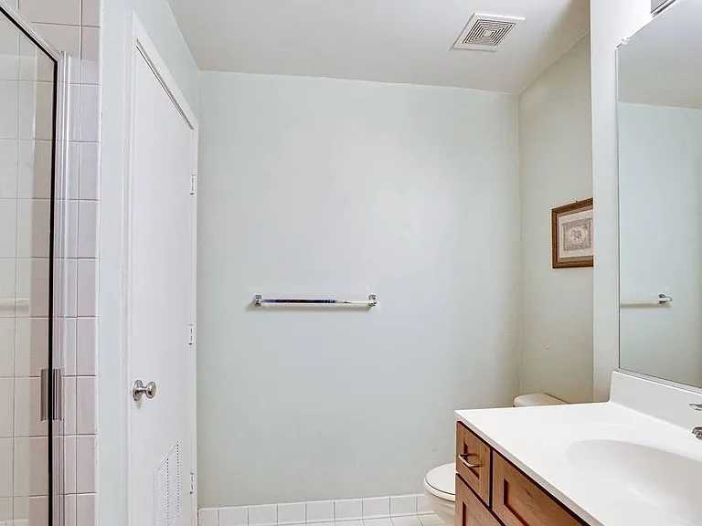 2020 12th St NW #Penthouse 10 — Photo 8