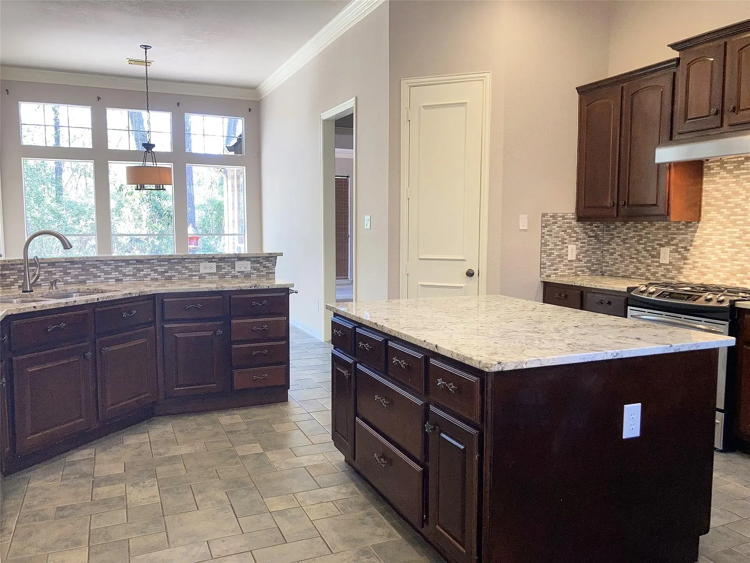 3 bed, 2.5 bath, 3343 sqft, $3,400 — Photo 3