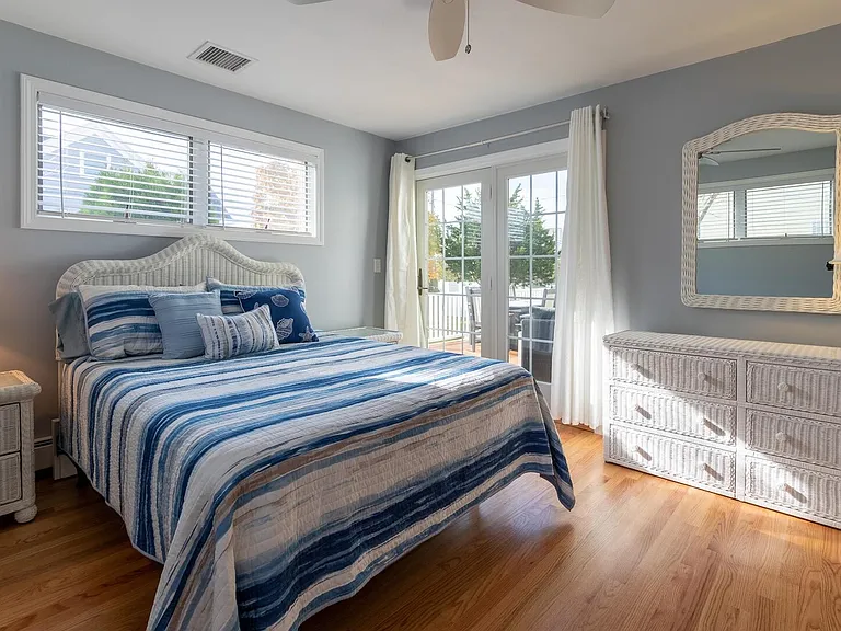 7 Lowell St — Photo 8