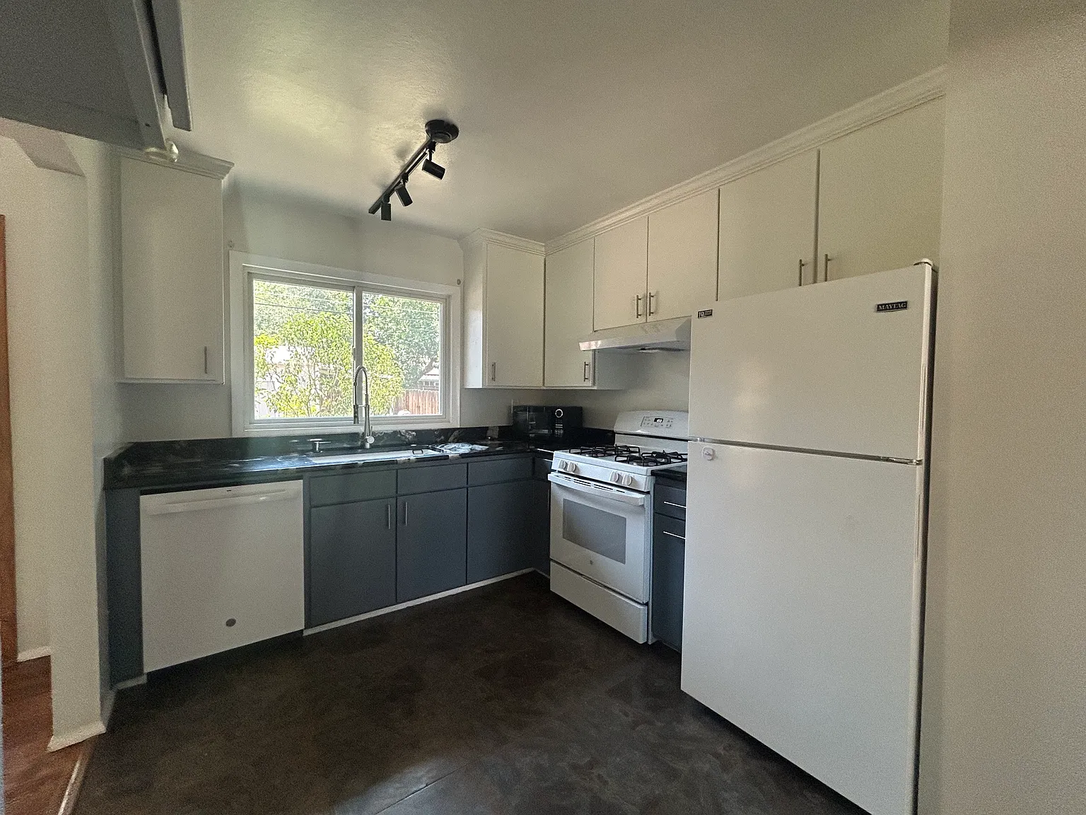 1618 Querida Drive - 1 — Photo 2
