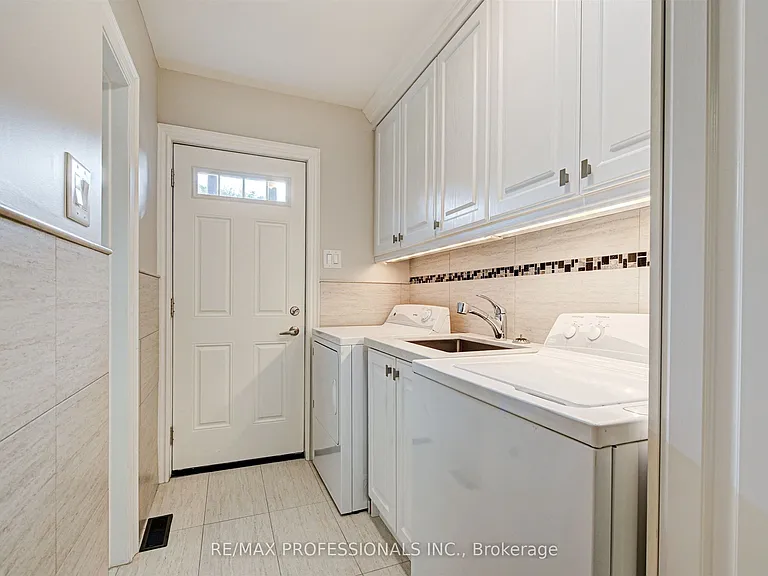 64 Ravensbourne Cres — Photo 21