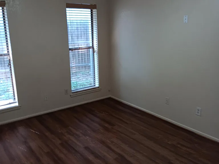 602 Taylor Ct — Photo 15
