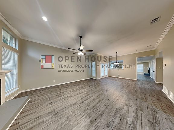 4th image of 996 Little Den Dr