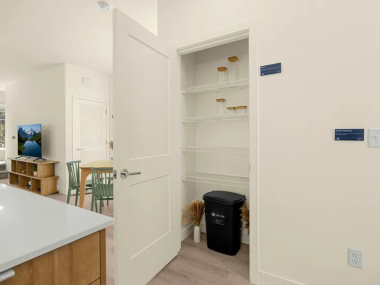 3708 SW Yarrow St — Photo 20