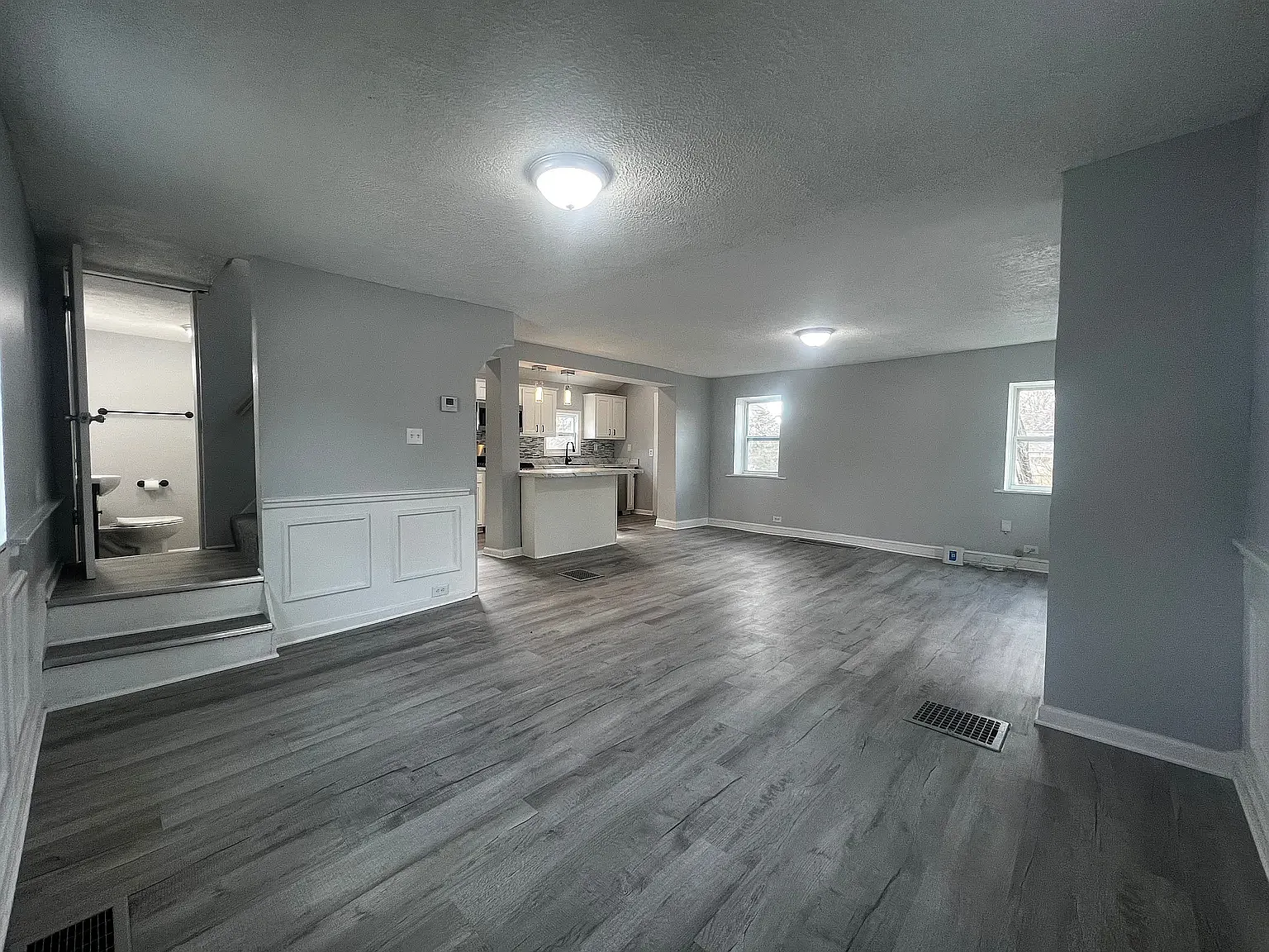 2 bed, 801 sqft, $1,100 — Photo 2