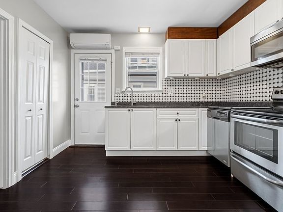 3rd image of 171 Lake St