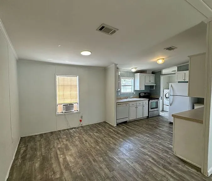 11832 Leeward Pl — Photo 3