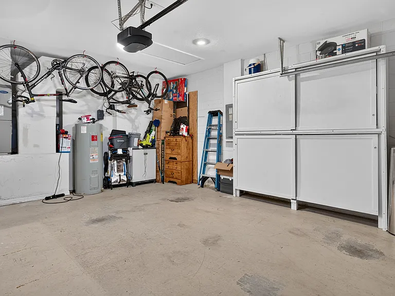 515 Corvina Dr — Photo 28