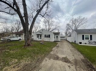 725 N Webster Cir E, Kankakee, IL 60901