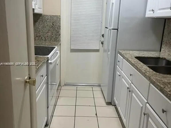1450 Atlantic Shores Blvd APT 304, Hallandale, FL 33009