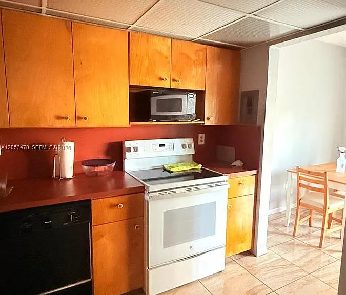 9360 SW 87th Ave #N5 — Photo 3