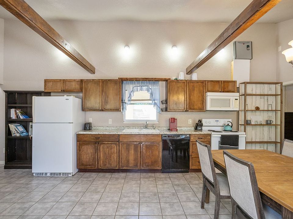 Full-functioning kitchen