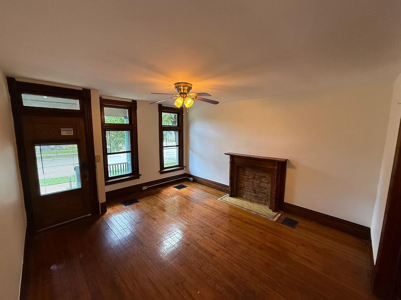 4 bed, 1800 sqft, $2,690 — Photo 2