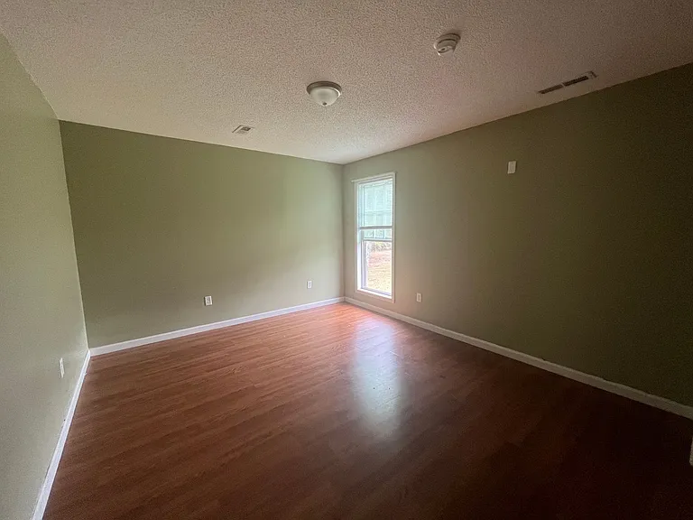 215 Brian Dr — Photo 8