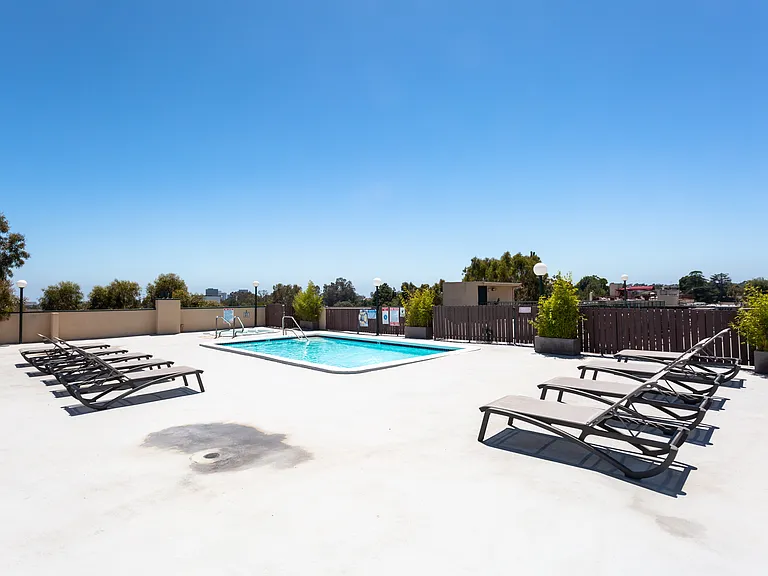 Westwood Executive House — Photo 47
