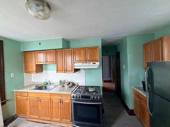 4th image of 41-43 Ryerson Ave #1