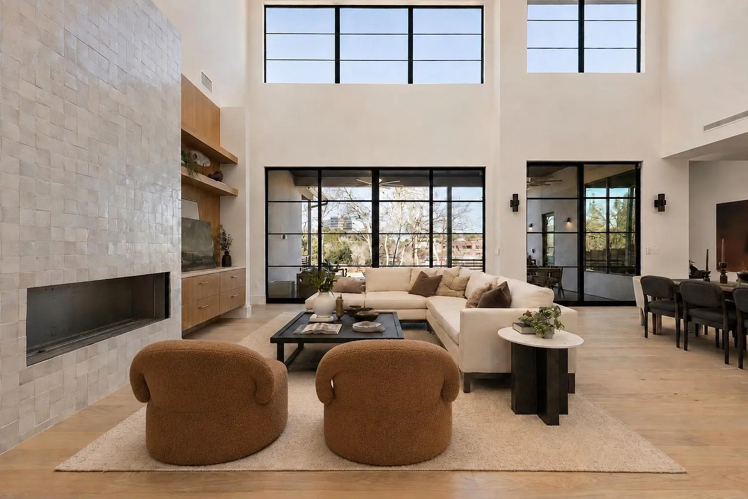 5 bed, 5.5 bath, 5404 sqft, $25,000 — Photo 1
