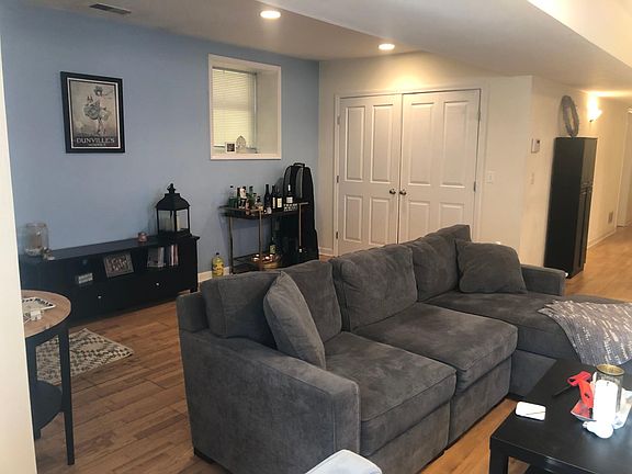 2nd image of 2049 N Sheffield Ave APT Gdn