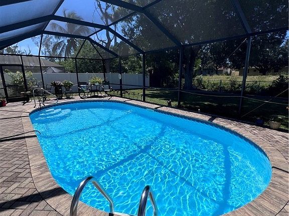 4th image of 6859 Carmelle Dr