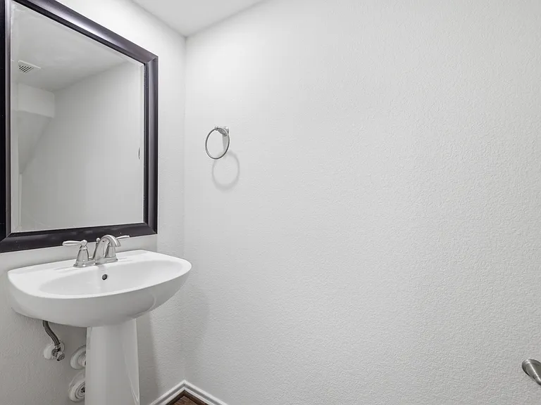 2105 Town Centre Dr #27 — Photo 4