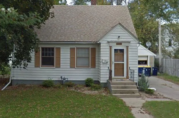 614 Division St W