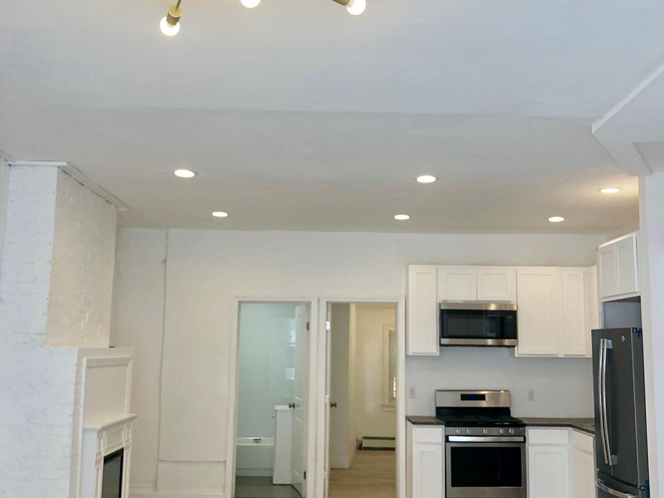 1st image of 15 8th Ave #1