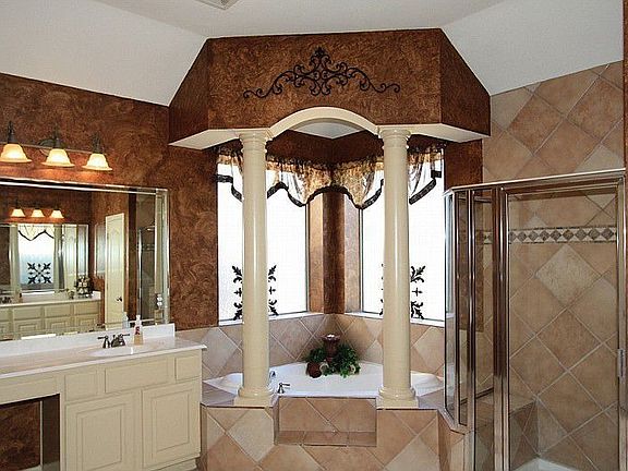 Spa Like Master Bath w/separate Jacuzzi tub and shower. 