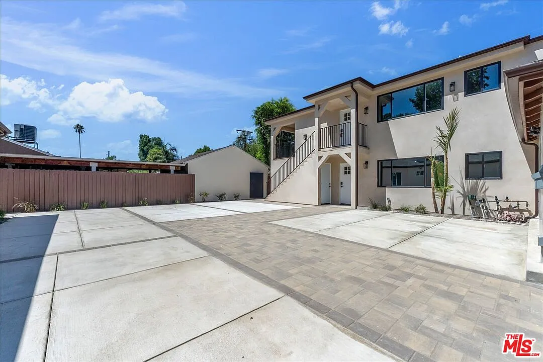 3 bed, 2.0 bath, 1400 sqft, $3,999 — Photo 4