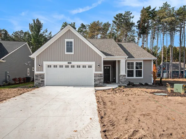 17401 Baltrusol Dr, Spring Lake, MI 49456