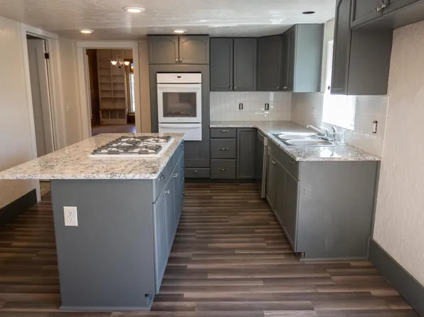 802 S 10th St, Laramie, WY