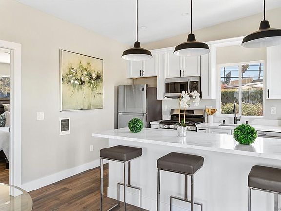 5th image of 4924 Iroquois Ave #4930