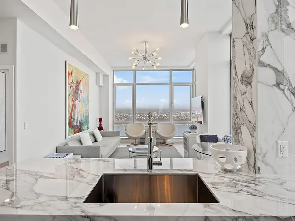 635 W 42nd St APT 38K, New York, NY 10036