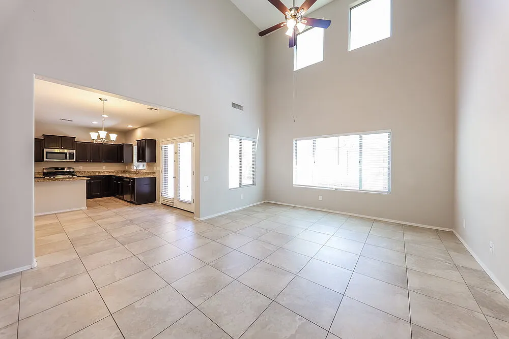 3 bed, 2.5 bath, 2092 sqft, $2,360 — Photo 4