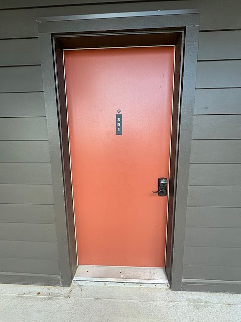Welcome home to 707 26th Ave N, Unit 301