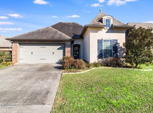 103 Meadowbrook Dr, Broussard, LA 70518