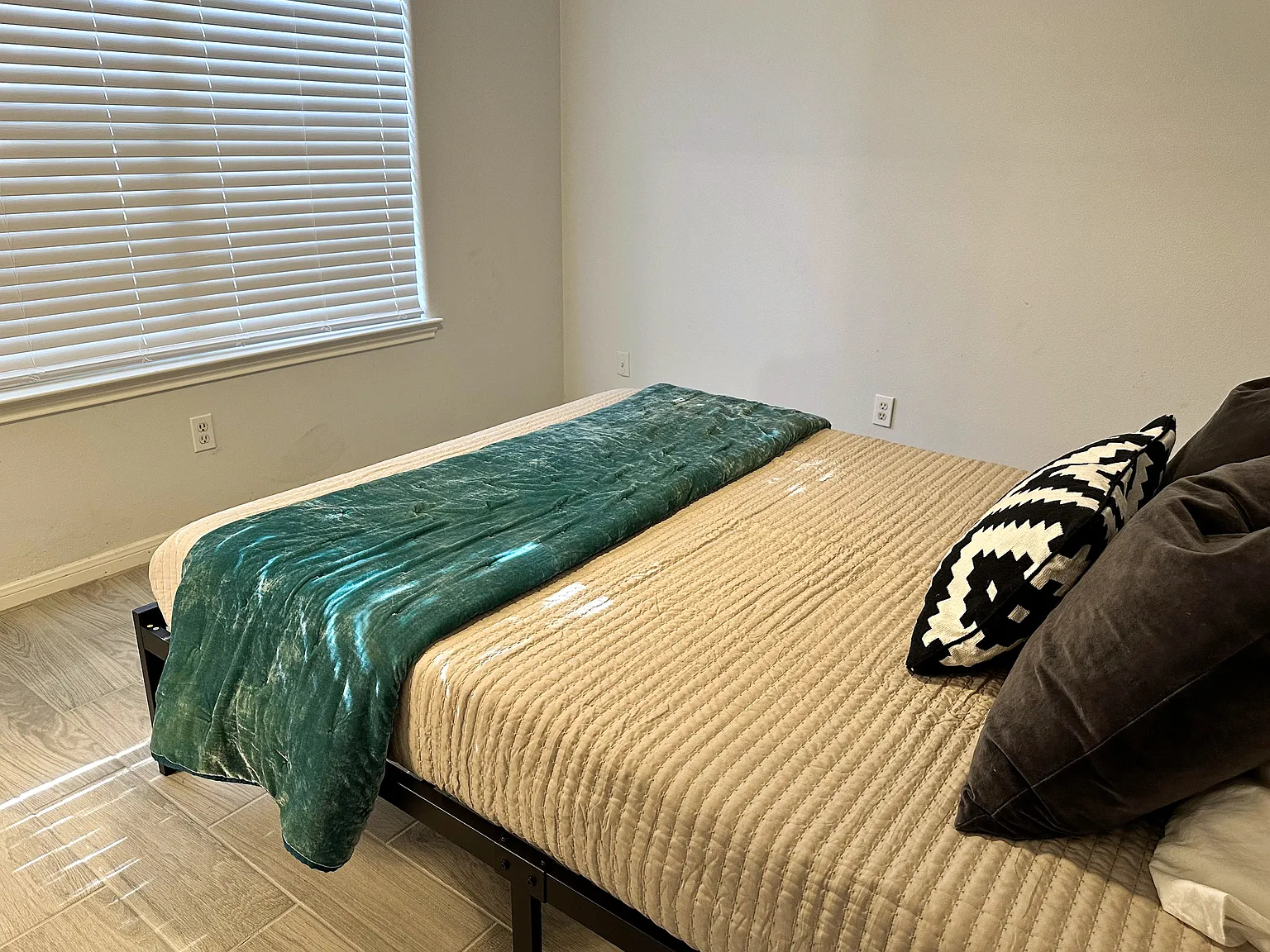 4 bed, 2.0 bath, 1550 sqft, $849 — Photo 3