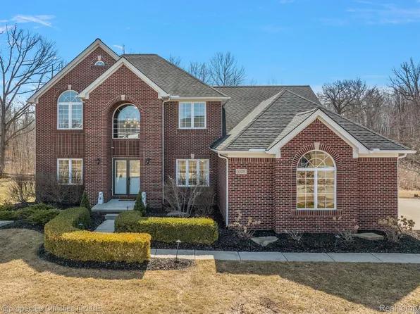52105 Copperwood Dr S, South Lyon, MI 48178
