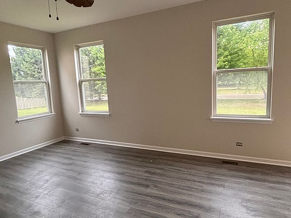 5th image of 2105 Emma Ave