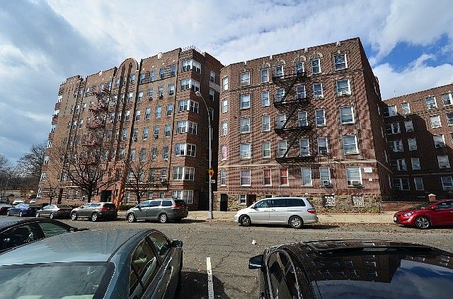 1st image of 601 Pelham Pkwy N APT 306