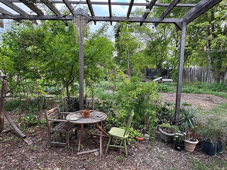 E Walnut Dr — Photo 2