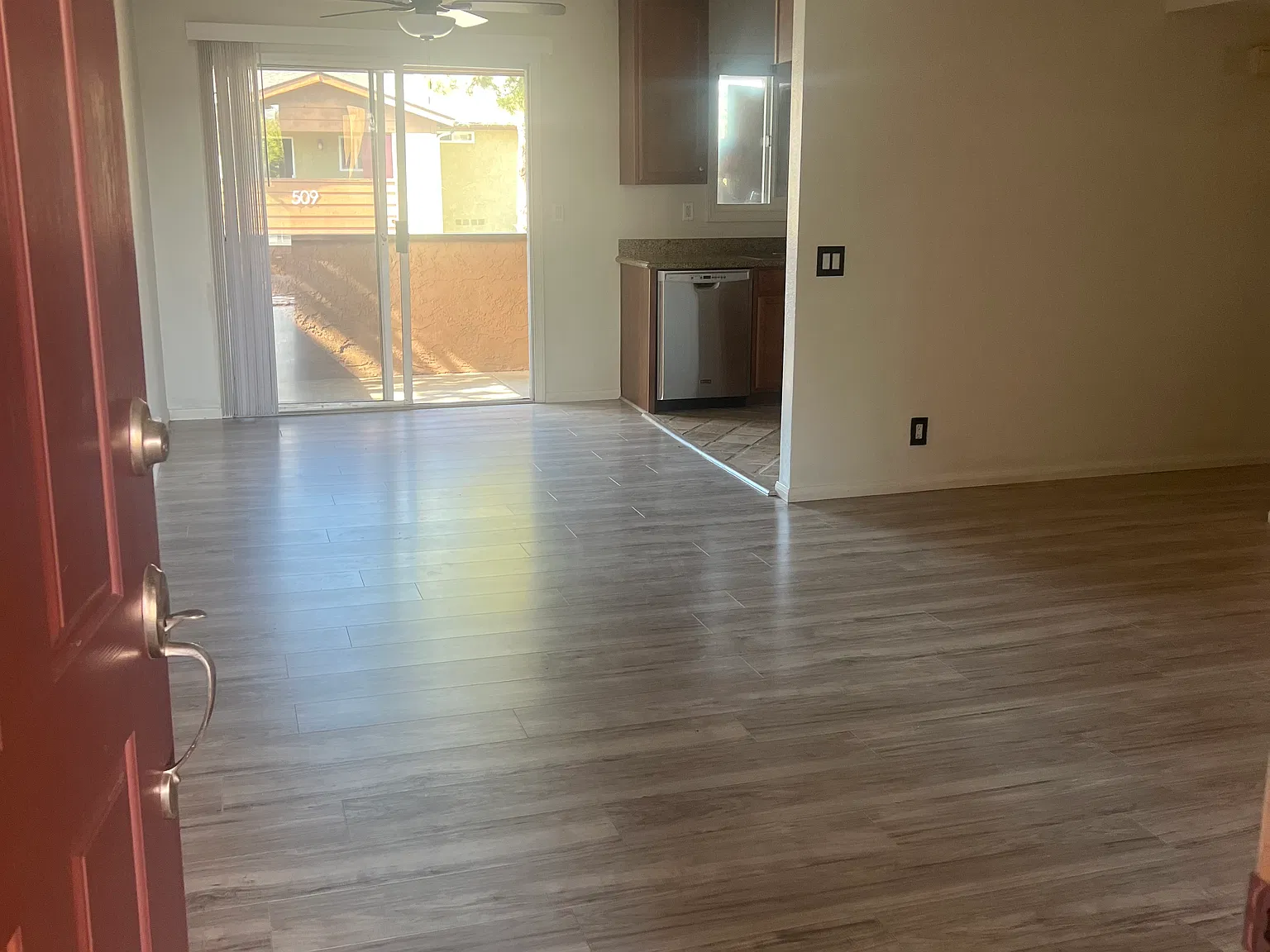 2 bed, 856 sqft, $2,500 — Photo 2