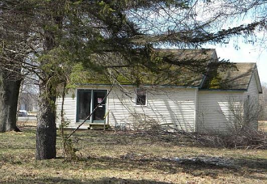 2nd image of 2812 Lyndonville Rd