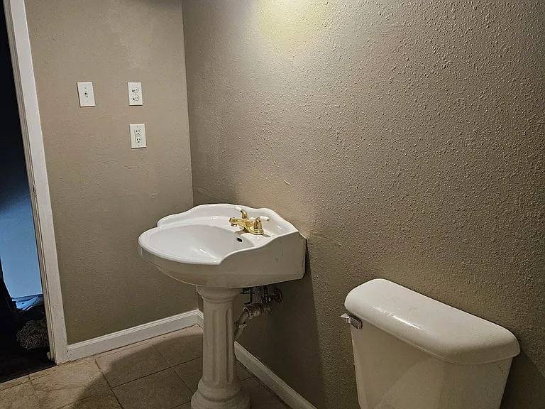 900 Mountain Creek Rd #D33 — Photo 11